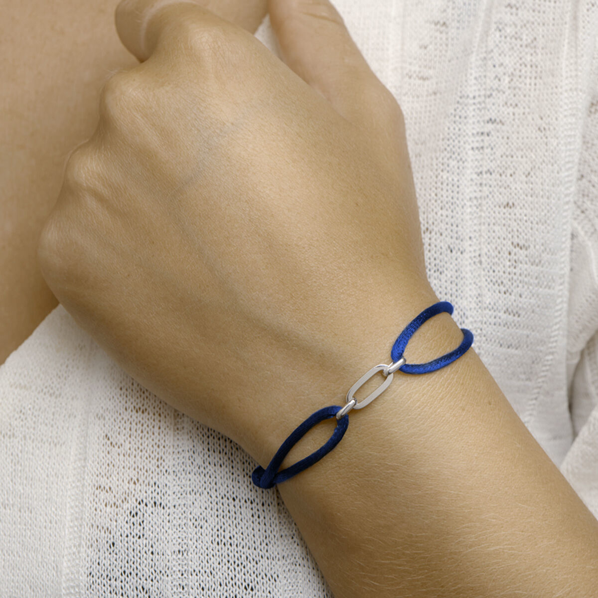 Fondsen park consumptie Armband donkerblauw satijn zilver-leder 13 - 26 cm